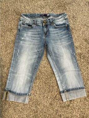 Vigoss Distressed Stretch Denim Cuffed Cropped Capri Jeans. Size 9/30” waist